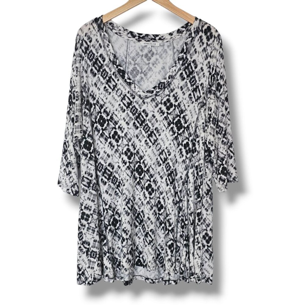 Rose & Olive Tunic Top Size 2X Black White Abstract 3/4 Sleeve Boho Stretch